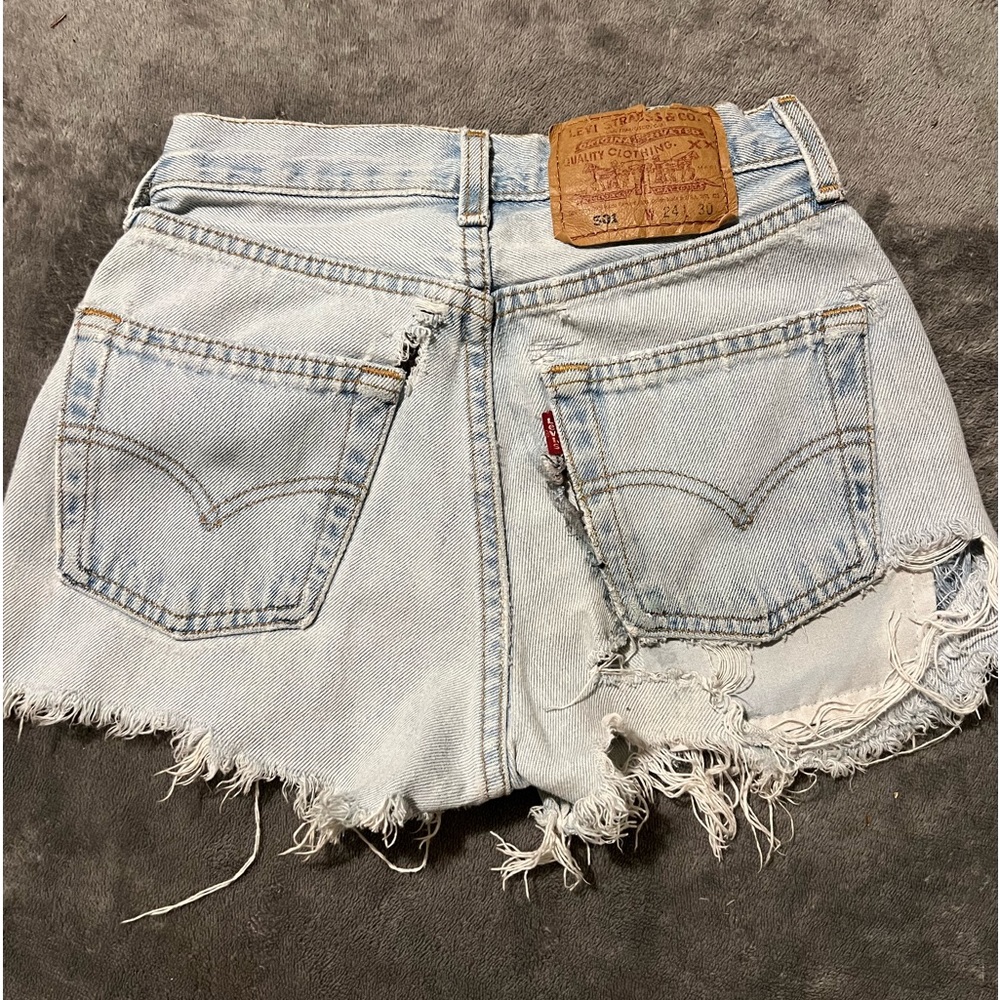 ❌ SOLD ❌ VINTAGE DISTRESSED LEVI’S SHORTS